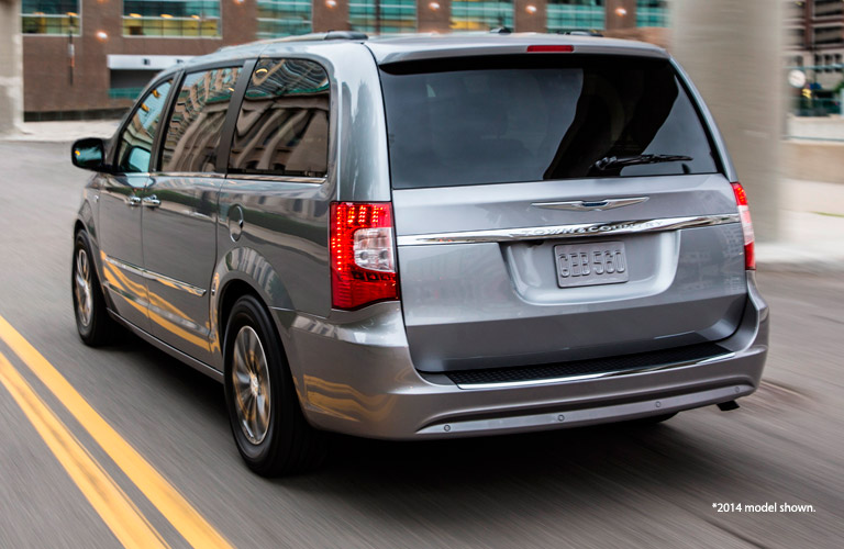 Chrysler town and country versus honda odyssey #1
