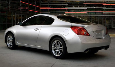 Nissan on Coupe On    With The 2013 Nissan Altima Coupe At Woodfield Nissan