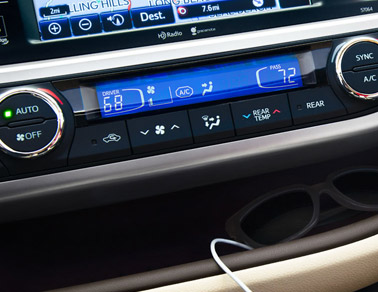 2014 Toyota Highlander interior